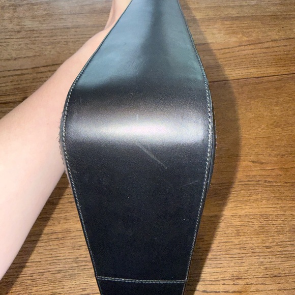 Stunning Salvatore Ferragamo Leather Shoulder Bag - Picture 4 of 13